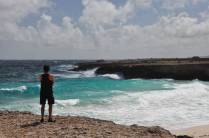 Observando o mar azul no Parque Nacional Washington-Slagbai, no norte de Bonaire